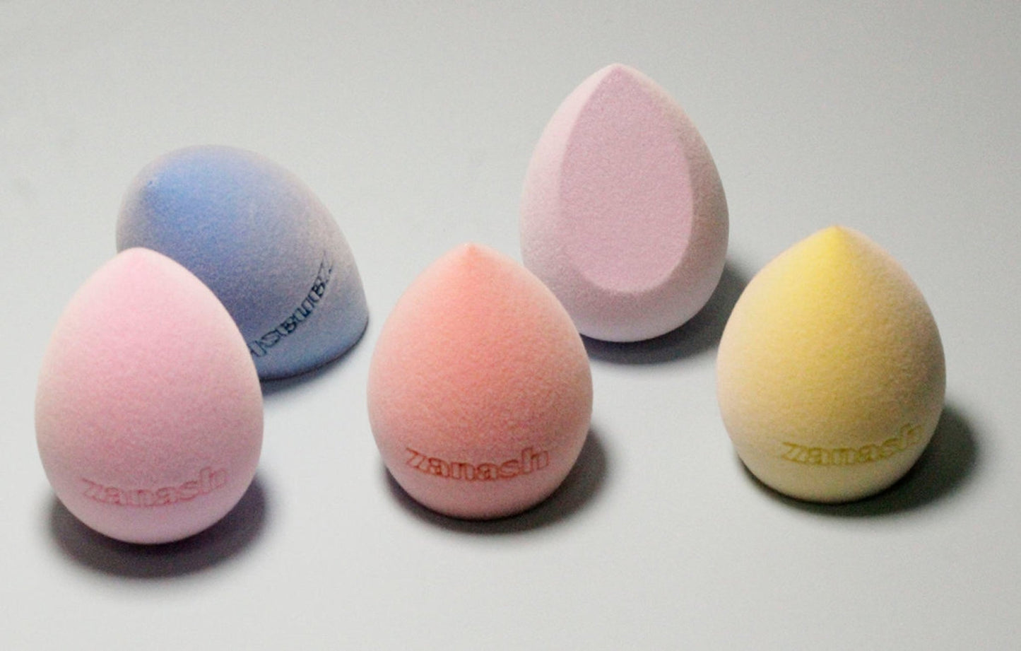 FLAWLESS BASE VELVET BEAUTY BLENDER